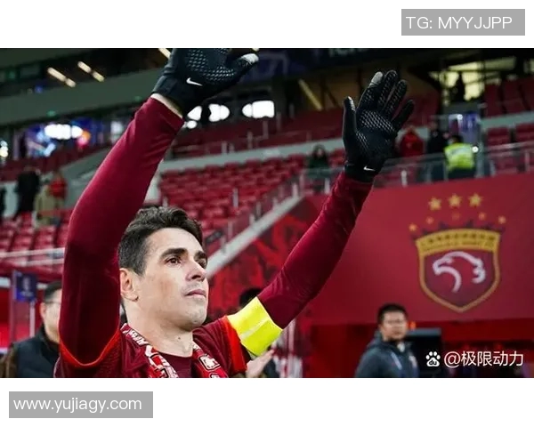 被足球队签约的顶级球星及其转会背后的故事和影响分析