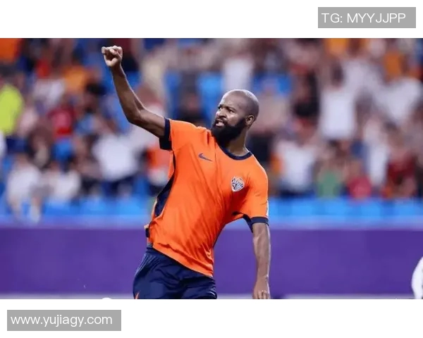 足球明星比赛中意外掉鞋引发全场欢笑瞬间被观众热议 足球明星比赛中意外掉鞋引发全场欢笑瞬间被观众热议